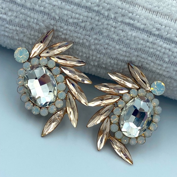 Costume Jewelry-Sparkle Earrings - Picture 2 of 3